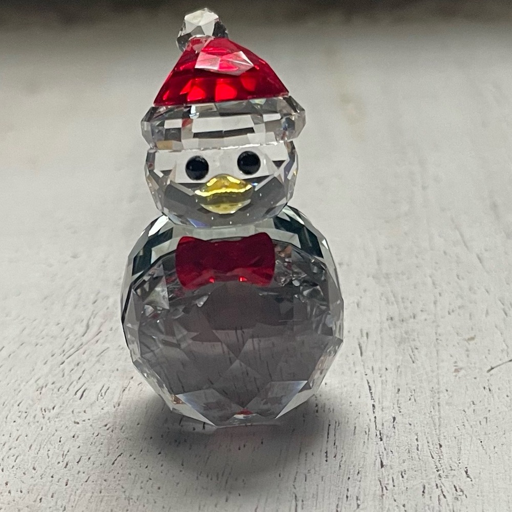 Swarovski crystal penguin with Santa hat - Picture 4 of 10